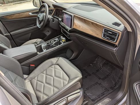 Certified 2024 Volkswagen Atlas SE FWD image 21