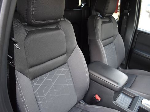 Used 2025 Nissan Frontier SV RWD image 52