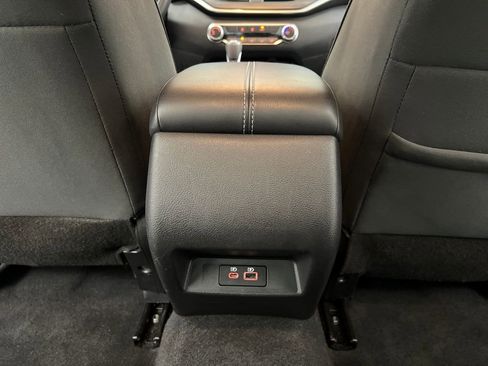 Used 2025 Nissan Altima 2.5 SV image 19