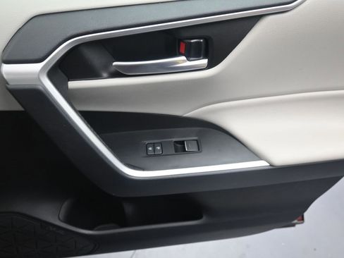 Used 2023 Toyota RAV4 XLE Premium image 17