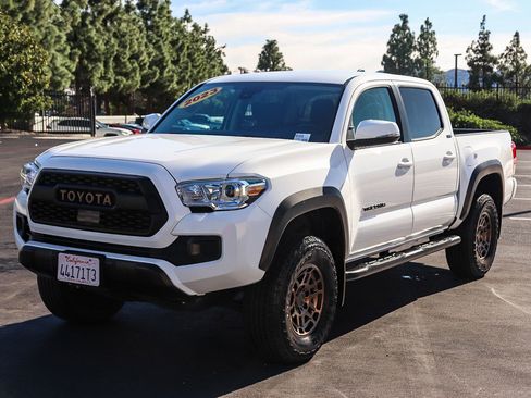 Certified 2023 Toyota Tacoma 4x4 Double Cab image 3