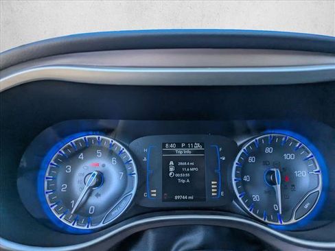 Used 2022 Chrysler Voyager LX image 11