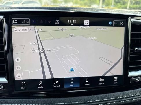 Used 2026 Chrysler Pacifica Limited FWD image 32