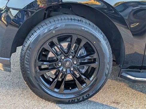 Certified 2022 Ford Expedition Max XLT image 4