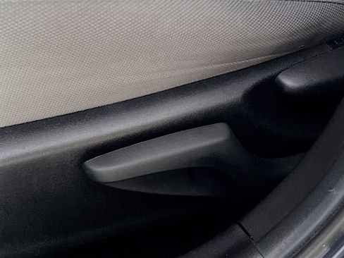 Used 2019 Toyota Corolla LE FWD image 16