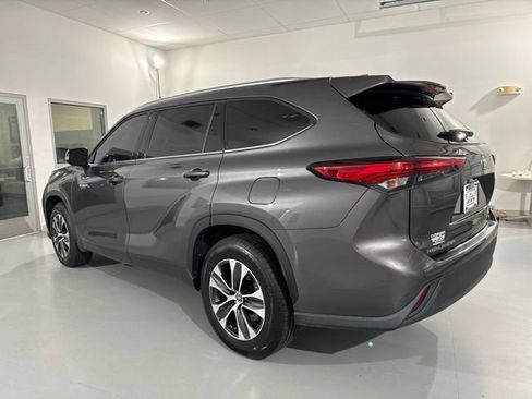 Used 2021 Toyota Highlander XLE FWD image 6
