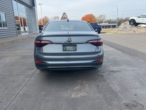 Used 2024 Volkswagen Jetta SE image 6