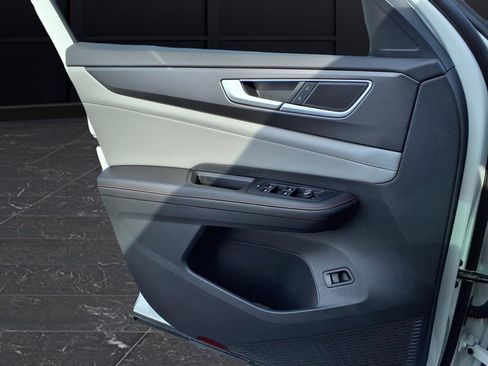 Used 2024 Volkswagen Atlas Peak Edition SE image 64