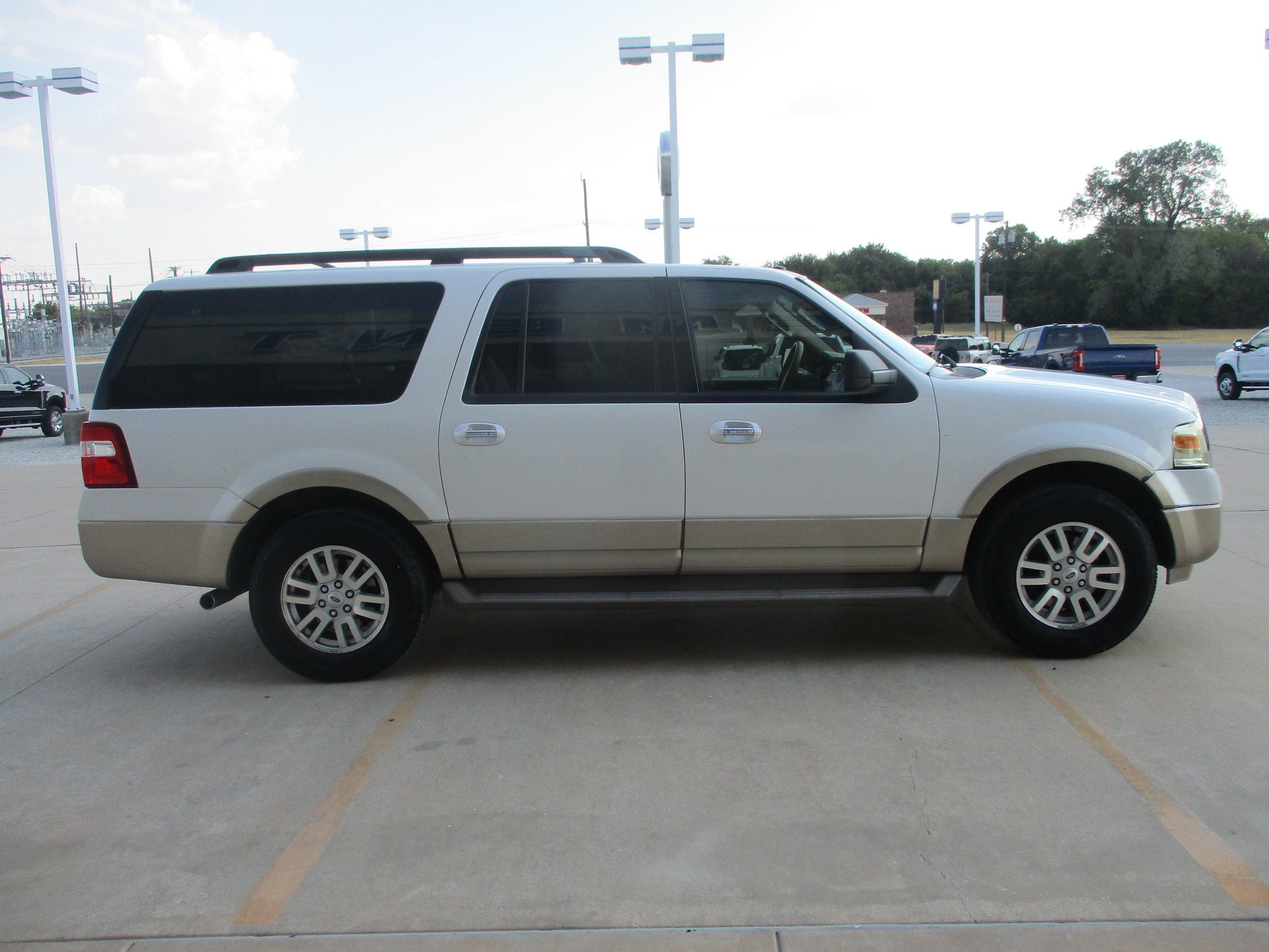 Used 2011 Ford Expedition EL XLT w/ 202A Rapid Spec Order Code RWD image 8