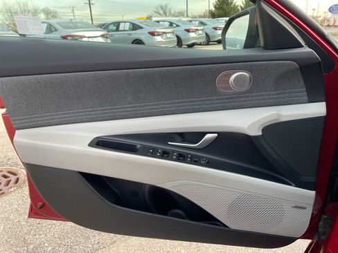 Used 2025 Hyundai Elantra Limited image 20