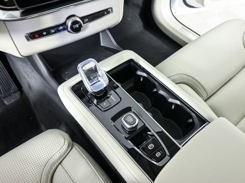 New 2026 Volvo XC90 B6 Ultra w/ Lounge Package AWD/4WD image 17
