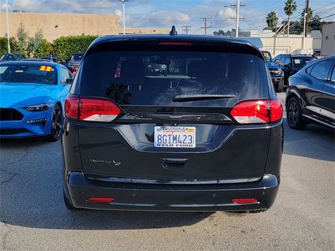 Used 2018 Chrysler Pacifica Touring Plus w/ S Appearance Package image 5