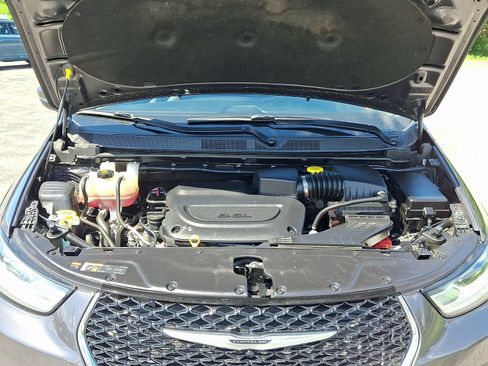 Certified 2023 Chrysler Pacifica Touring-L FWD image 29