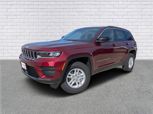New 2025 Jeep Grand Cherokee Laredo image 1