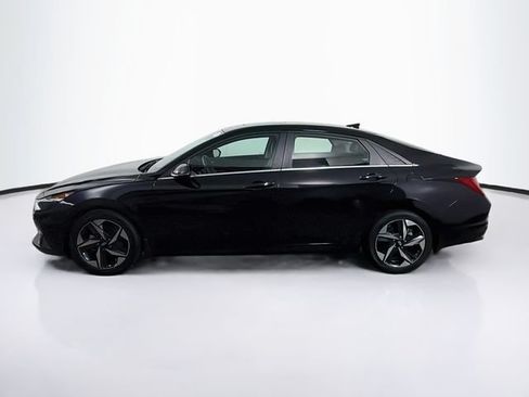 Used 2023 Hyundai Elantra Limited FWD image 5