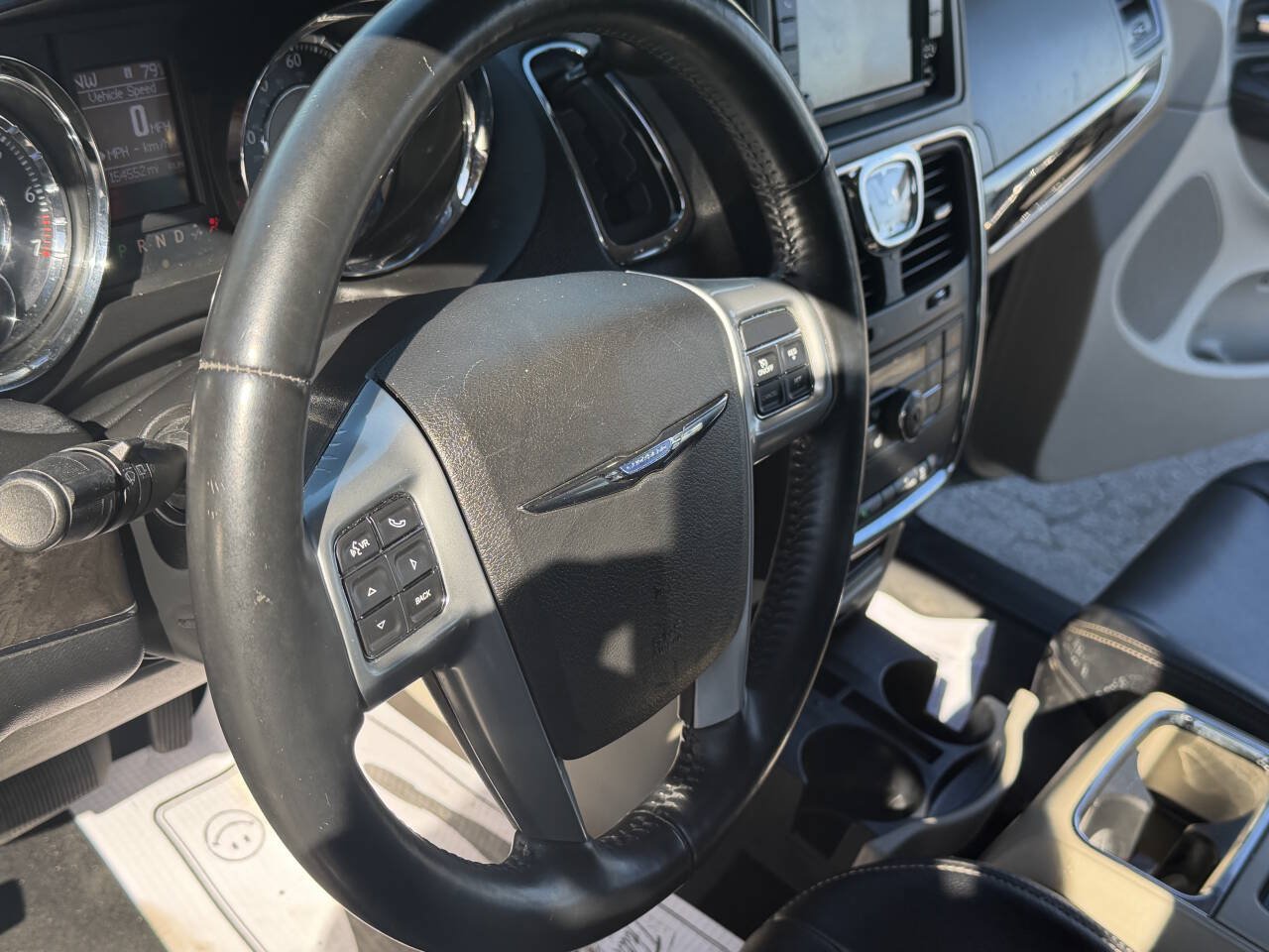 Used 2013 Chrysler Town & Country Touring-L w/ Driver Convenience Group FWD image 7