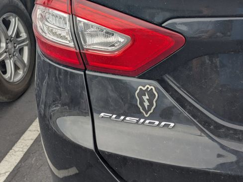 Used 2014 Ford Fusion SE FWD image 4