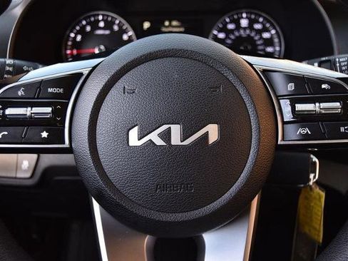 Used 2024 Kia Forte LXS image 17