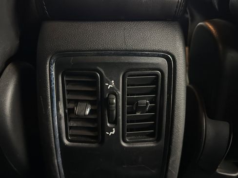 Used 2021 Jeep Grand Cherokee Laredo AWD/4WD image 31