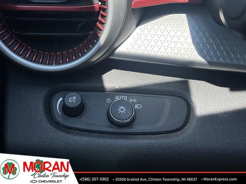 Certified 2024 Chevrolet Trax RS w/ Sunroof Package FWD image 27