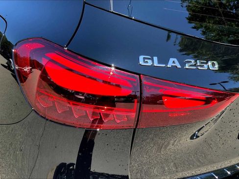 Certified 2026 Mercedes-Benz GLA 250 4MATIC image 18