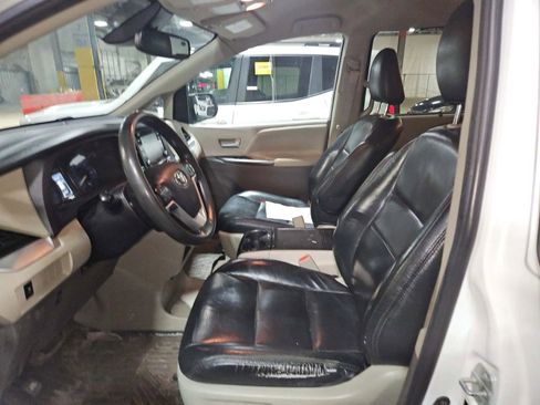 Used 2020 Toyota Sienna LE image 7