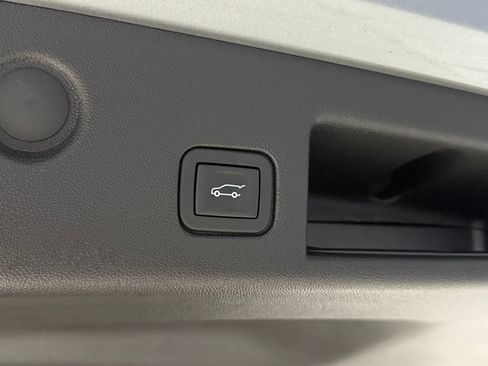 Used 2024 Chevrolet Equinox LT image 39