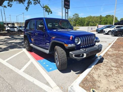 Used 2019 Jeep Wrangler Unlimited Sahara AWD/4WD image 2