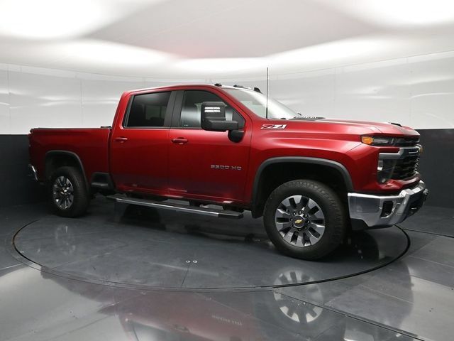 Used 2024 Chevrolet Silverado 3500 LT w/ Convenience Package AWD/4WD image 5
