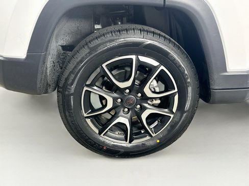 Used 2025 Jeep Compass Trailhawk AWD/4WD image 11