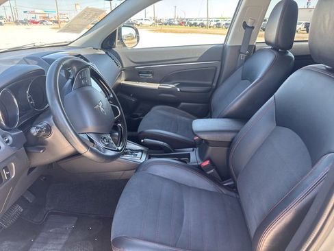 Used 2024 Mitsubishi Outlander Sport SE image 2