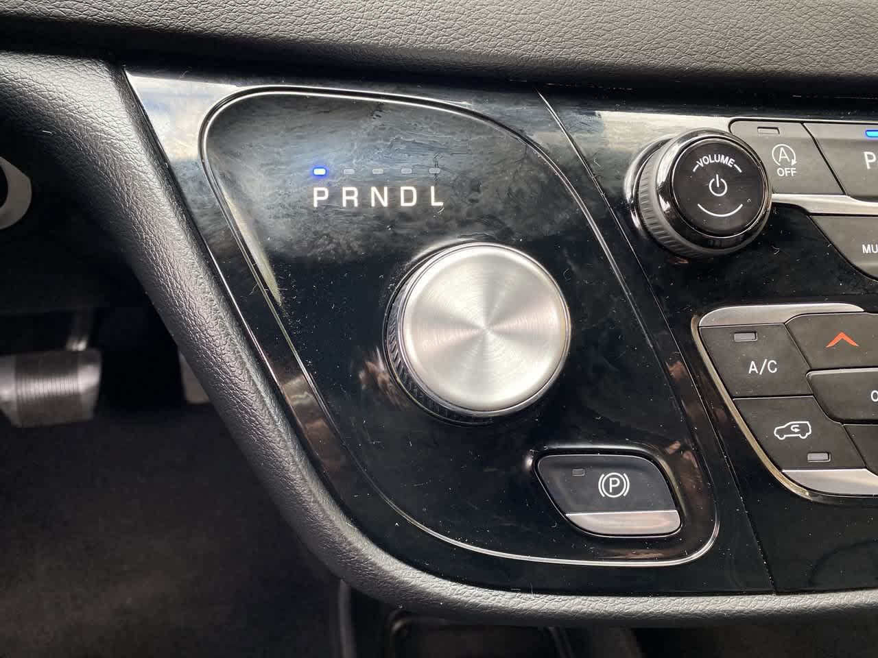 Used 2025 Chrysler Pacifica Select FWD image 25