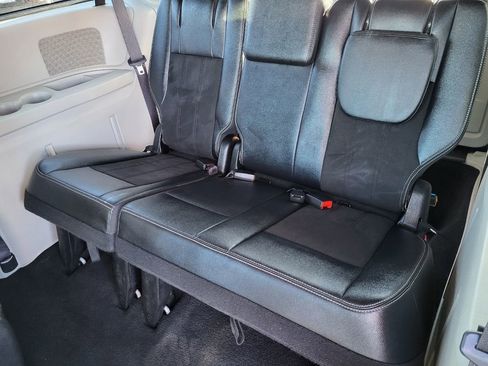 Used 2019 Dodge Grand Caravan SXT image 16