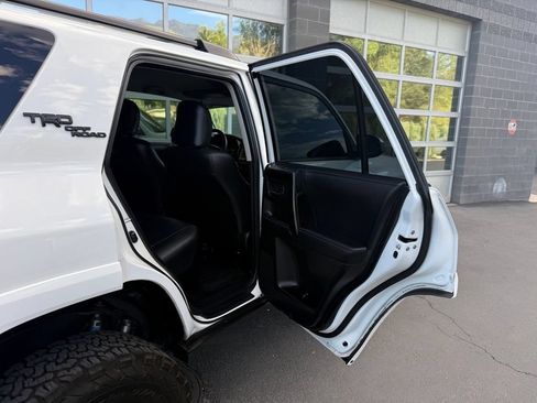 Used 2019 Toyota 4Runner TRD Off-Road AWD/4WD image 40