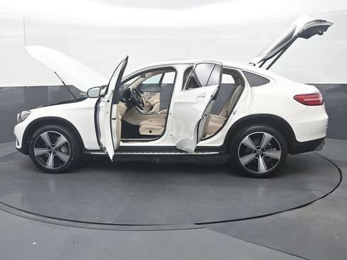 Used 2019 Mercedes-Benz GLC 300 4MATIC Coupe image 38