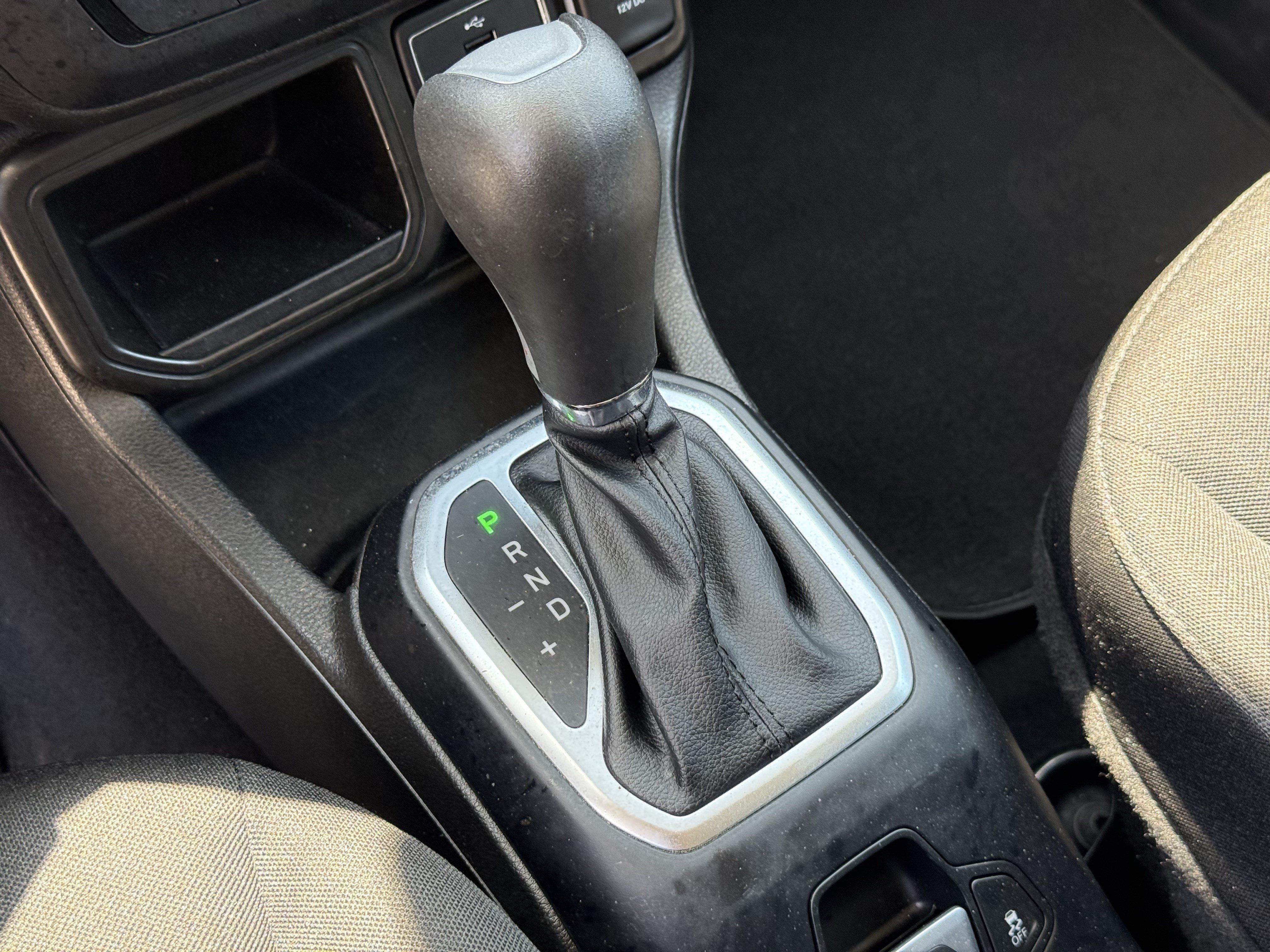 Used 2021 Jeep Renegade Latitude FWD image 23