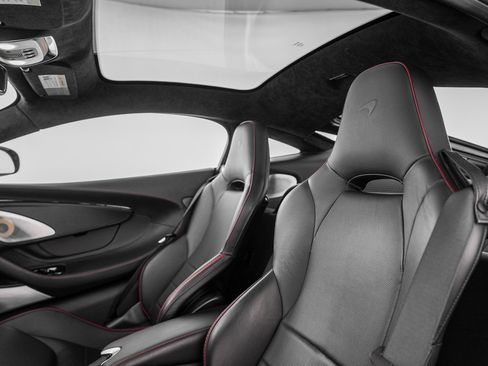 Used 2023 McLaren GT RWD image 13