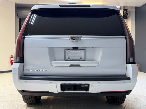Used 2017 Cadillac Escalade Platinum AWD/4WD image 9