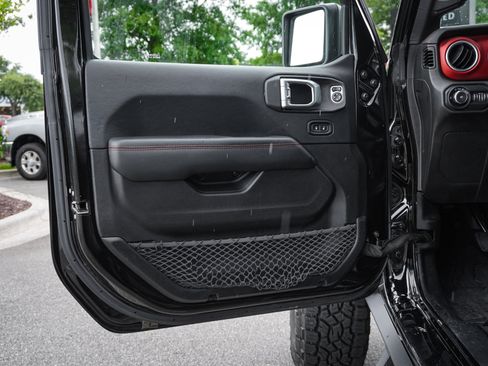 Used 2018 Jeep Wrangler Unlimited Rubicon AWD/4WD image 15