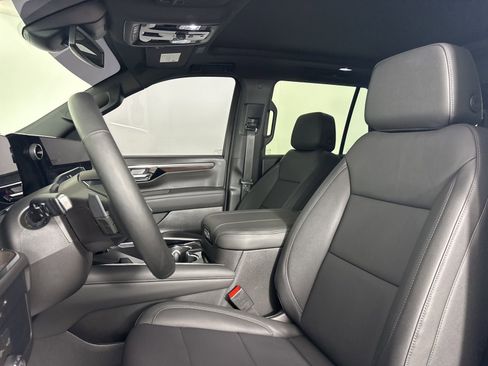 Used 2026 Chevrolet Tahoe Z71 w/ Comfort Package AWD/4WD image 8