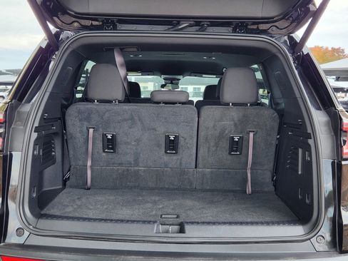 Used 2025 GMC Acadia Elevation image 16