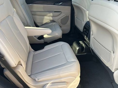 New 2025 Jeep Grand Cherokee L Limited image 15