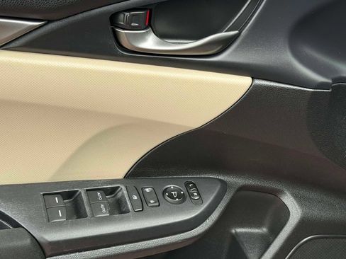 Used 2018 Honda Civic Sport image 12