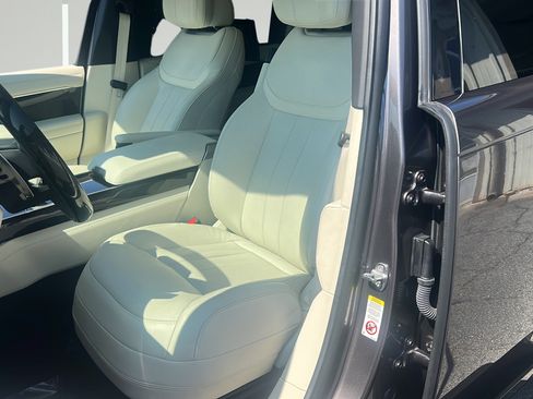 Used 2025 Land Rover Range Rover Autobiography AWD/4WD image 16