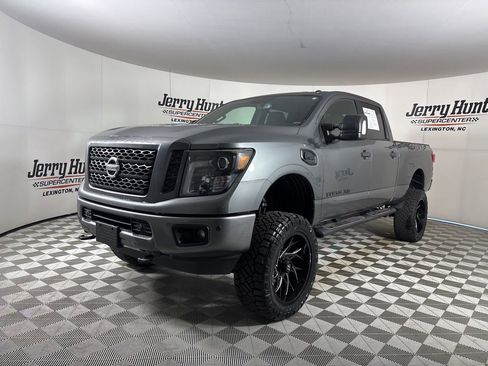 Used 2018 Nissan Titan SV w/ SV Convenience Package image 1