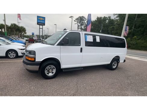 Used 2025 Chevrolet Express 3500 LT w/ LT Preferred Equipment Group RWD image 6