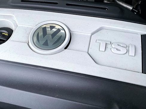 Used 2017 Volkswagen Tiguan S image 29