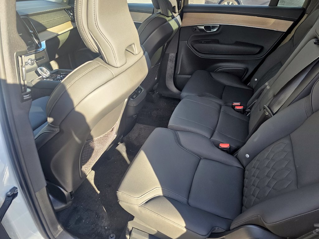 Certified 2025 Volvo XC90 B5 Plus AWD/4WD image 12
