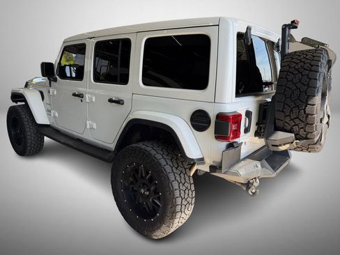Used 2019 Jeep Wrangler Unlimited Sahara AWD/4WD image 4