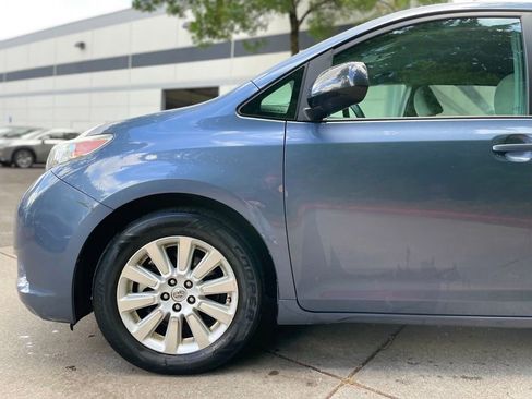 Used 2015 Toyota Sienna LE AWD/4WD image 7